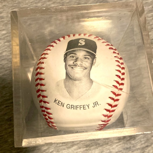 Vintage Chevron 1994 Seattle Mariners Ken Griffey jr ball - Picture 2 of 3